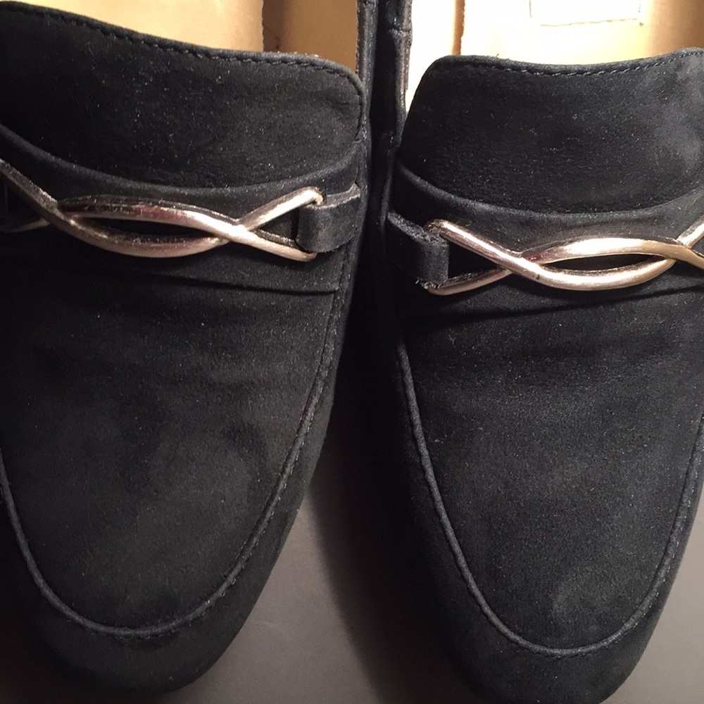 Adorable sophisticated footwear.